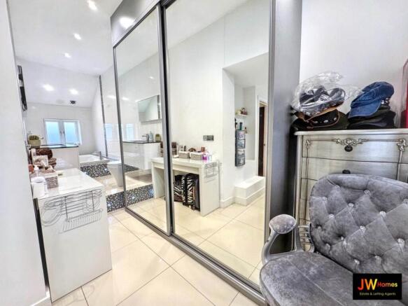 BEDROOM 22