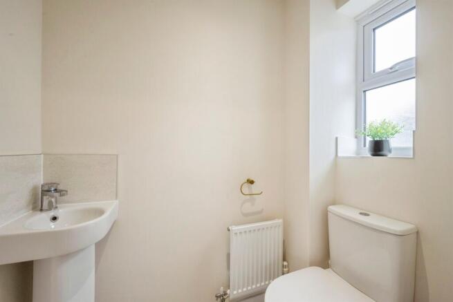 4 bed Detached for sale Image 8