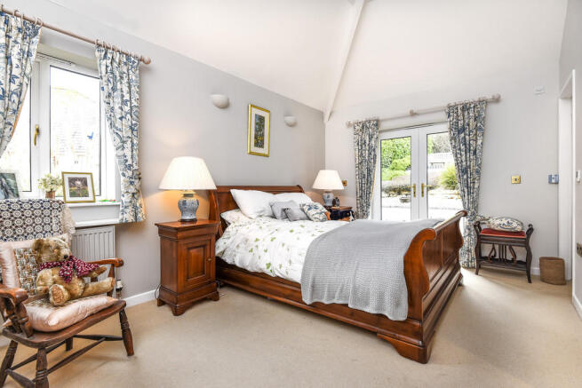 Master Bedroom Su...