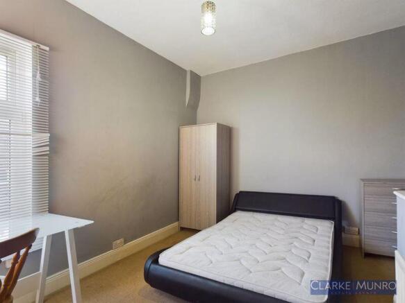 3 bed Town House to rent Image 4