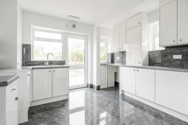 12 Westhay Road_10.jpg