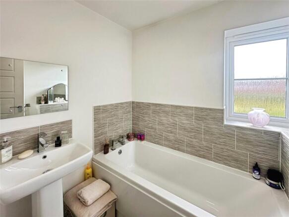 3 bed Semi-Detached for sale Image 6
