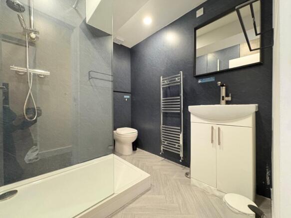 4 bed Detached to rent Image 11