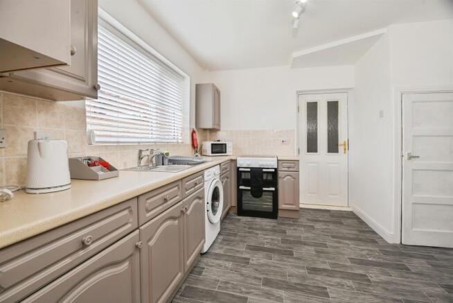 3 bed Semi-Detached for sale Image 6