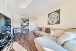 Flat 9, 1 Hawthorn House, Plantation Close, Bushey WD23 2PG