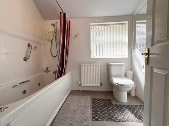 BATHROOM/WC