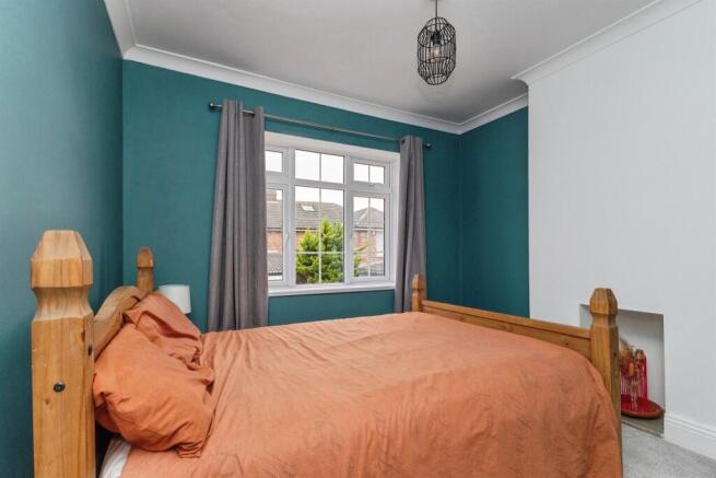 3 bed Terraced for sale Image 11