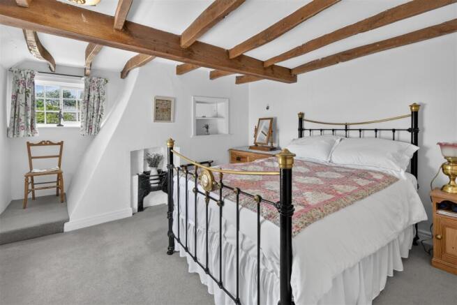 4 bed Detached for sale Image 6