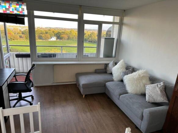 2 bed flat to rent Fitzhugh Grove, London SW18 3S