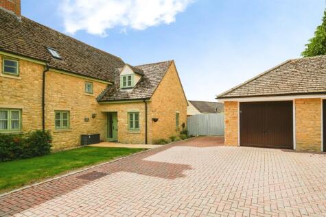 Oxford Court, Weston-On-The-Green, Bicester
