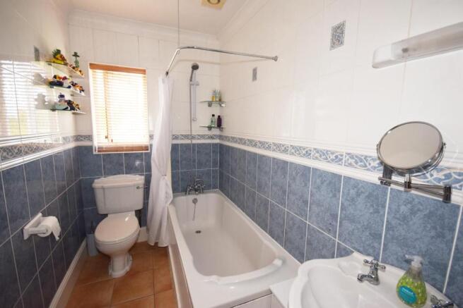 BATHROOM.JPG