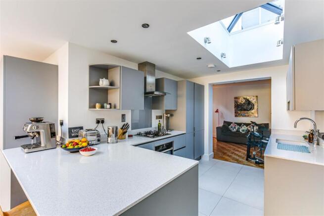 8. Kitchen.jpg