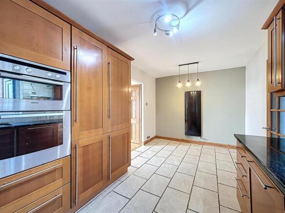 3 bed Terraced for sale Image 7