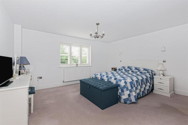 4 bed Detached for sale Image 11