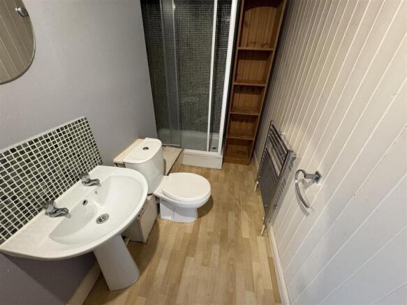 4 bed Terraced for sale Image 8