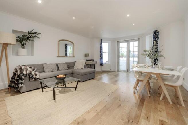 1-bed flat on Pembridge Square, London, W2, £750,000