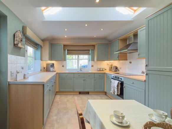 4 bed Detached for sale Image 9