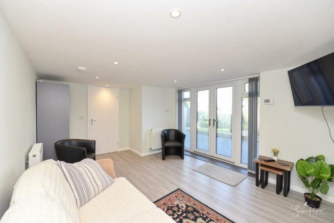 Lower Ground Bedroom/Lounge