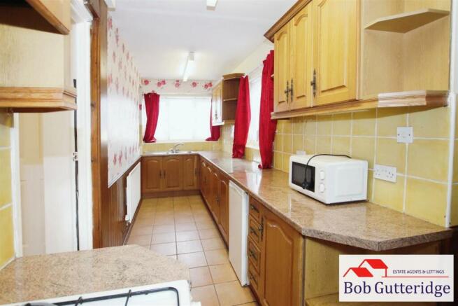 EXTENDED FITTED KITCHEN
