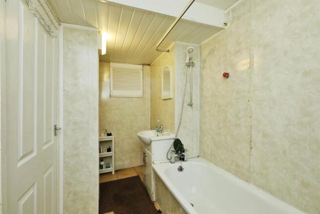 1 bed Ground Flat for sale Image 10