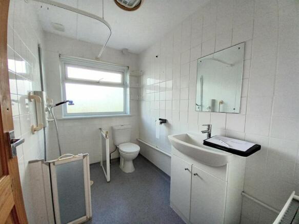 30 Aysha Wet Room.jpg