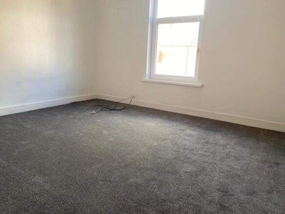 2 bed House to rent Image 6