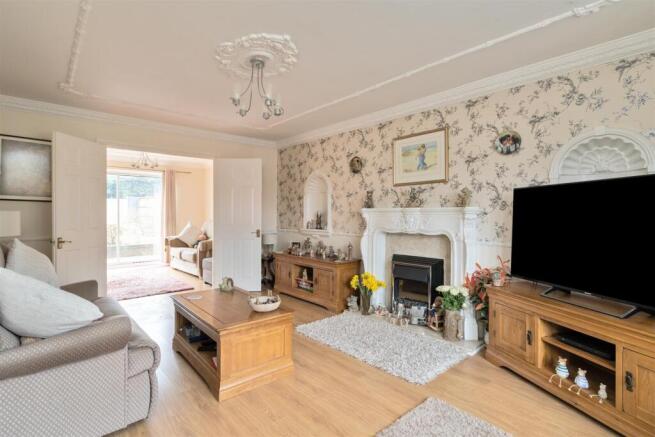 11 Fullbrook Close_2.jpg