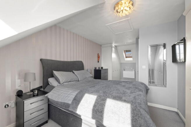3 bed Town House for sale Image 11