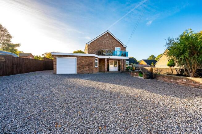 3-bed detached on Hadley Park Road, Leegomery, Telford, £450,000
