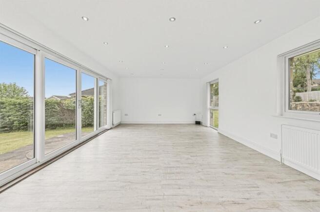 5 bed Detached Bungalow for sale Image 6