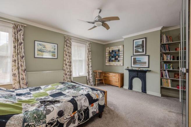 4 bed Terraced for sale Image 11