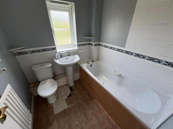 3 bed Semi-Detached for sale Image 8