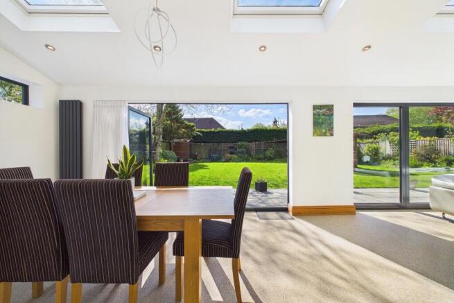 5 bed Detached for sale Image 7
