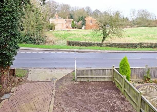 Agents remarks (photo shows the view to the front)