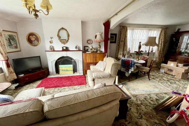 Lounge/Dining Room