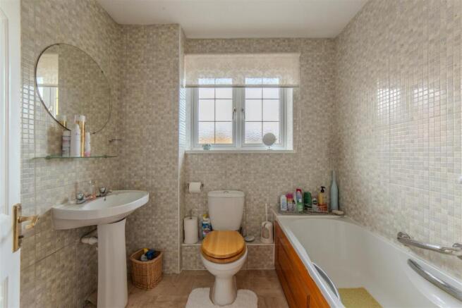 56 Gifford Close-8.jpg