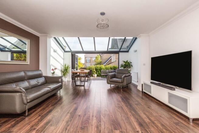 Lounge/Dining Room
