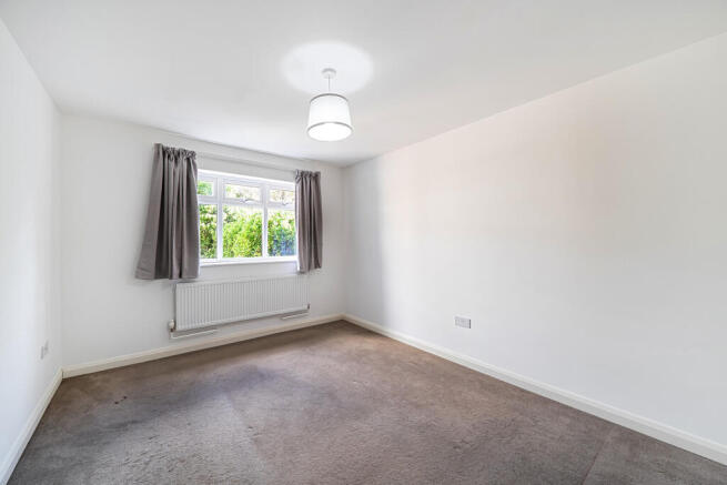 Parkfield Avenue, Hillingdon, Uxbridge photo 4