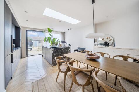 Aviemore Way, Beckenham, BR3