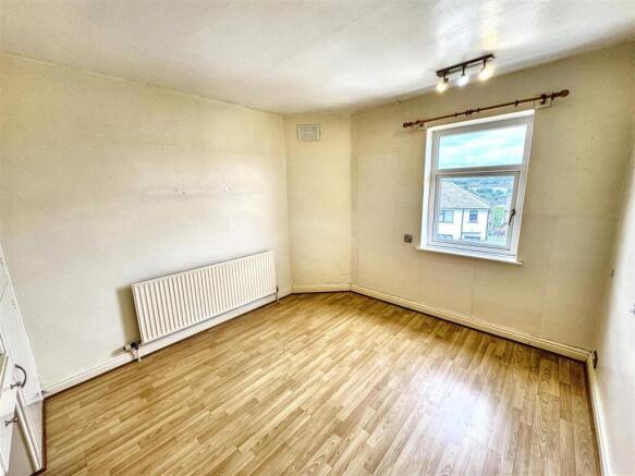 3 bed Town House for sale Image 5