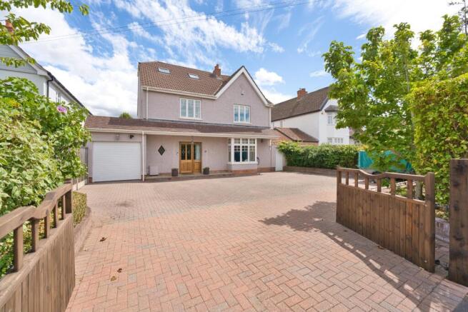 5 bed detached house for sale