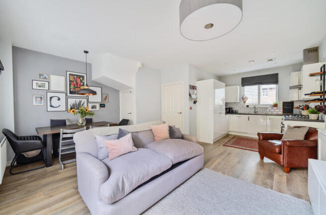 1300081-11-683729...