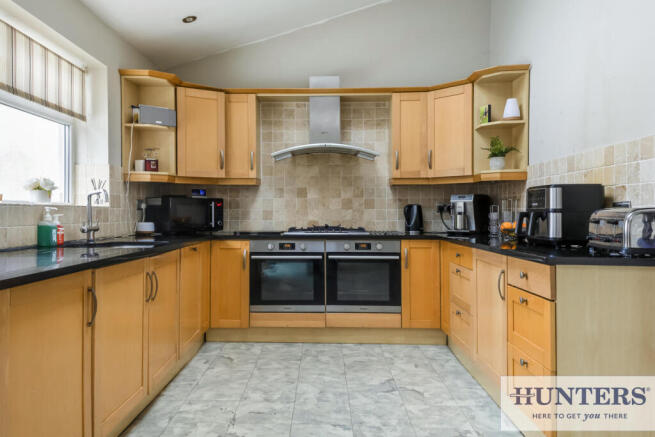 6 bed Detached for sale Image 4