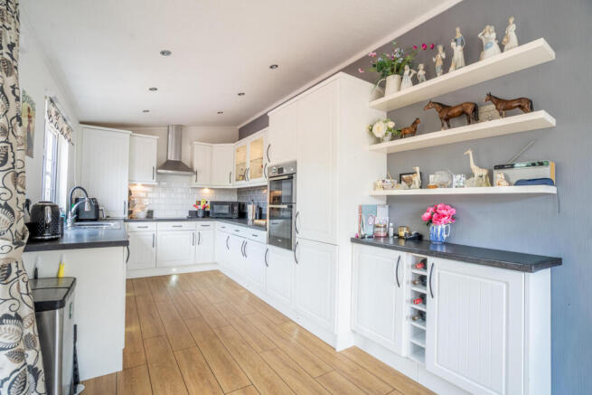 2 bed Detached Bungalow for sale Image 5