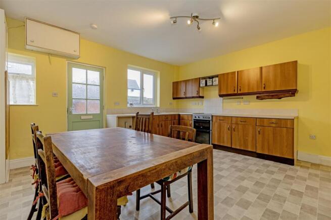 Kitchen/ Dining Room