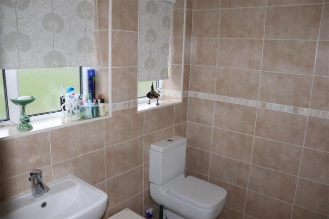 MODERN SHOWER ROOM