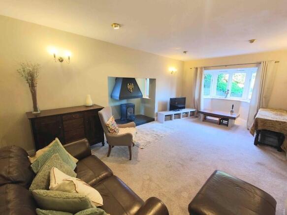 6 bed Detached for sale Image 4