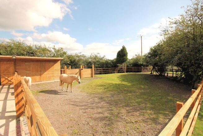 Stable Block & T