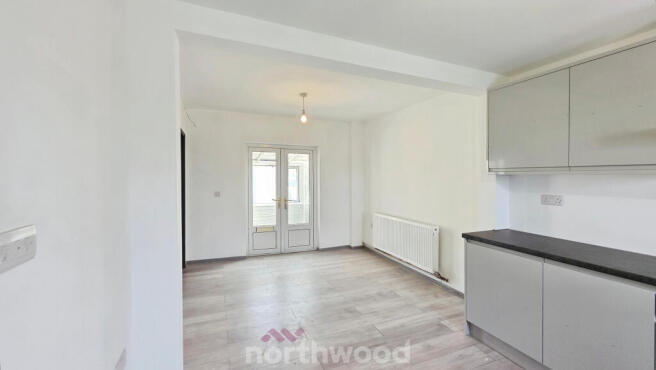 3 bed Semi-Detached for sale Image 4