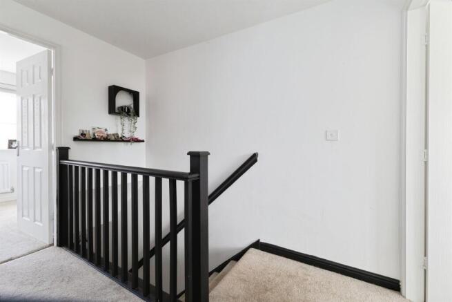 3 bed Semi-Detached for sale Image 8